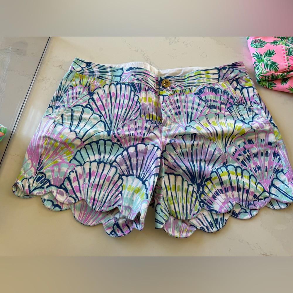 Lilly Pulitzer Pastel Shell-Print Scalloped Hem Shorts